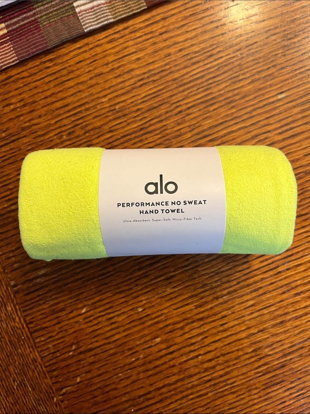 Alo Performance No Sweat Hand Towel - Highlighter color NWT